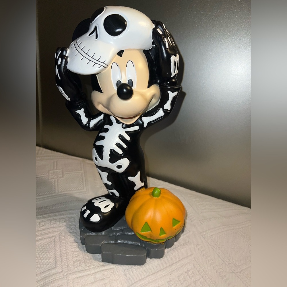 Skeleton Mickey Mouse - Picture 2 of 12